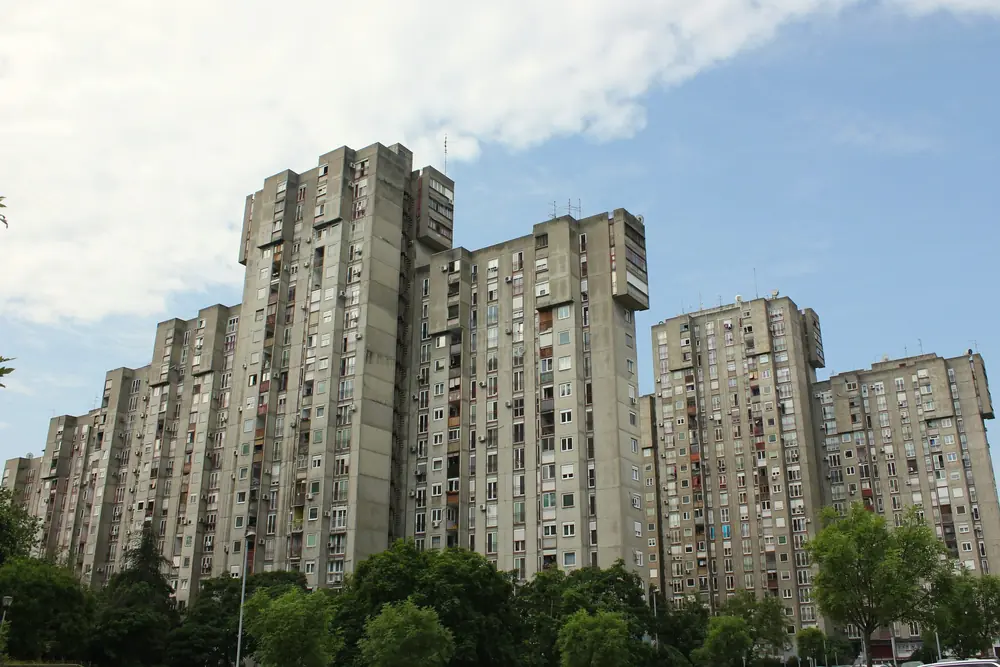 Stambeni blokovi u Beogradu sa stotinama prozora